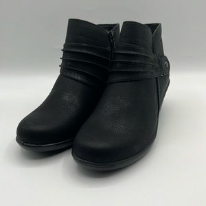 Easy Street Women’s Damita Comfort Ankle Boots